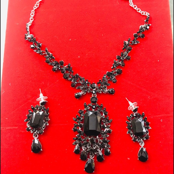 Black Crystal Necklace Set - Picture 1 of 1